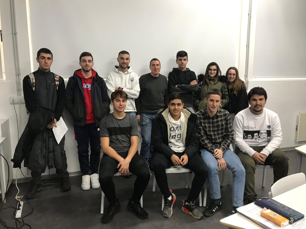 Bidebieta_FP_LH's tweet photo. #Francia #Polonia #Malta #Estonia #Eslovenia #Italia #Alemania. Nuestro alumnado recibiendo información para poder disfrutar y aprovechar su estancia con beca @EUErasmusPlus . @BidebietaL @AdgBidebieta @Bidebieta_Ele @Bidebieta_FM @IkaslanBizkaia @FPeuskadi https://t.co/Kjp30DrWB7