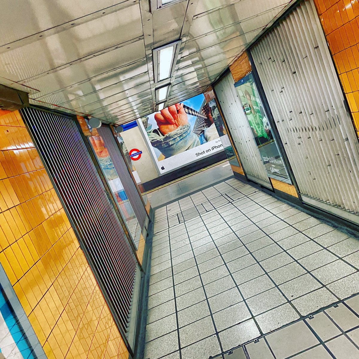 Under South Ken... #desertedlondon #london #igerslondon #shutup_london #ilovelondon #londonpop #instagood #love #tube_london #londontube #underground