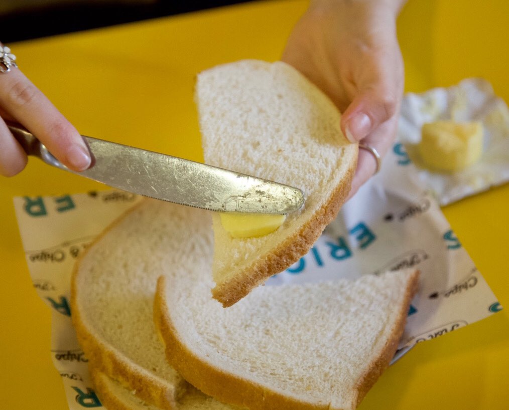 An essential side to go with your fish &amp; chips 🙌 #traditionalfishandchips #chippygoodness #northnorfolkcoast