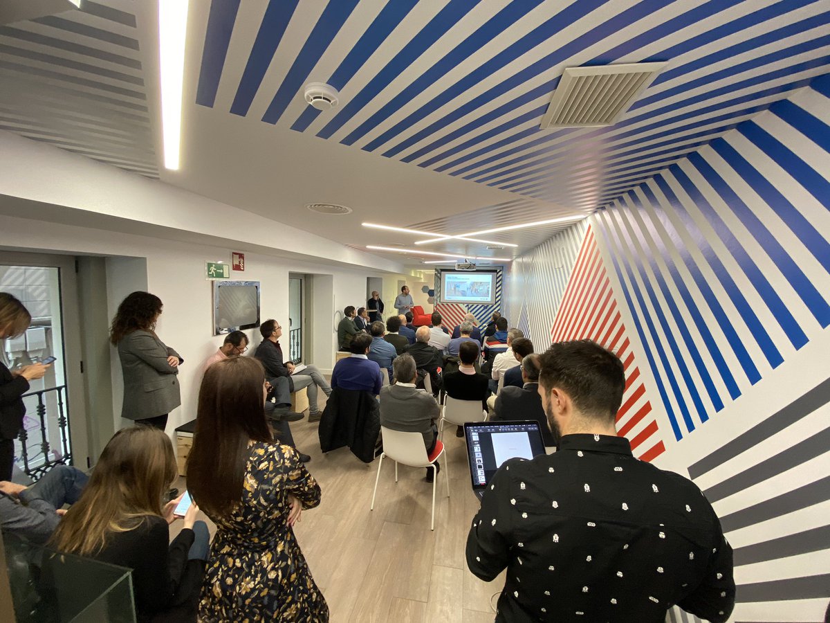 🚀Aforo completo en Xplora🚀
Hablamos de ‘Realidad Virtual, Aumentada y Mixta para la empresa del futuro’, gracias a esta jornada en colaboración con nuestros amigos <a href="/eformedia/">Efor</a> e <a href="/ibercaja/">Ibercaja</a>. Nos da la bienvenida <a href="/palosdani/">@7777</a>, continuaremos con <a href="/rodas72/">Sergio Rodas</a> y <a href="/HP_imascono/">Héctor Paz</a> 🚀💪🏻👀