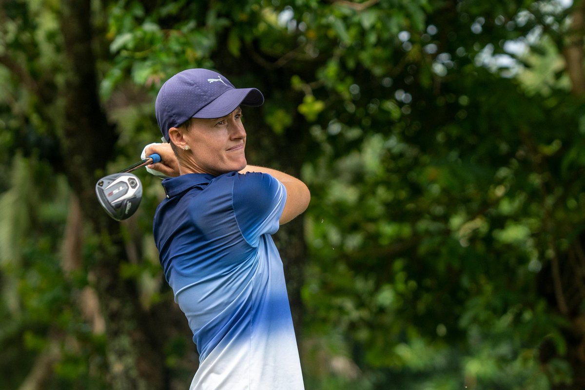 Looking to build on a solid R1 <a href="/moniquesmitgolf/">Monique Smit</a> is now -1 for the round and only 3 shots back of the leader 😮

Follow #MovingDay scores here: sunshineladiestour.com 

<a href="/standardbankza/">Standard Bank ZA</a>
#SAWomensMasters 
#Sunshineladiestour
#ItStartsHere
#InvestecGolf