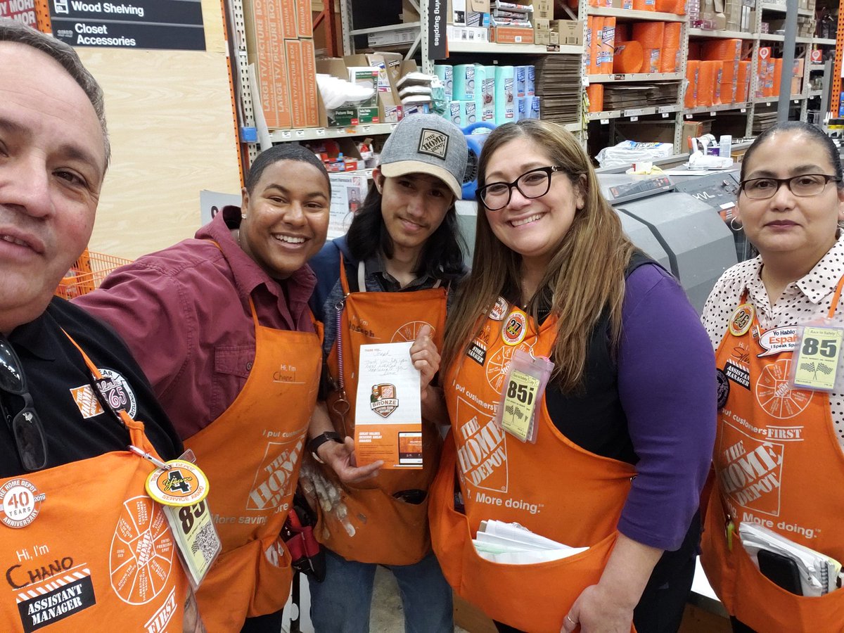 Congratulations to Joseph D24 for receiving his Bronze Award! He always makes sure our customers come first. Delivering on our #OrangePromise <a href="/THDCerritos/">Irma Gonzalez</a> <a href="/THD0608ASM01/">Sylvia</a> <a href="/BenitoAcosta88/">Benito</a> @alex_alikhani <a href="/lupeadiaz/">Lupe Diaz</a> #TeamCerritos