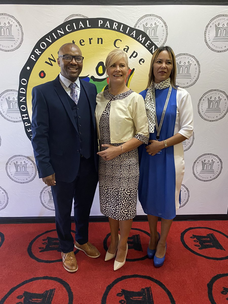 ricardomackenzi's tweet photo. Today is the @alanwinde #WCSOPA in Mitchell’s Plain
Very happy Tracy Winde ( Premier Winde’s wife) and Deputy Speaker @bevschafer of @WCProvParl is dressed by Mitchell’s Plain designer Suraya Williams 🙌🙌🙌🙌
#SOPA
#LetsGetToWork https://t.co/1IOeTwUo7o