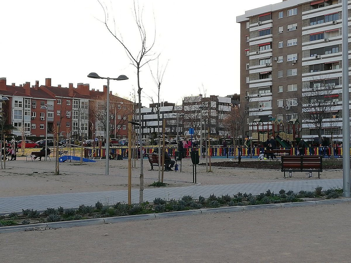 aavv_villarosa's tweet photo. 🥳🥳Aprobada nuestra propuesta en el pleno de ayer! Vox y PP abstención, PSOE, Más Madrid y ciudadanos. El nuevo parque del barrio se llamará "Parque del Movimiento Vecinal" en homenaje a todos los vecinos que trabajamos desinteresadamente por el bien común de nuestros #barrios https://t.co/OpX5N3iS18
