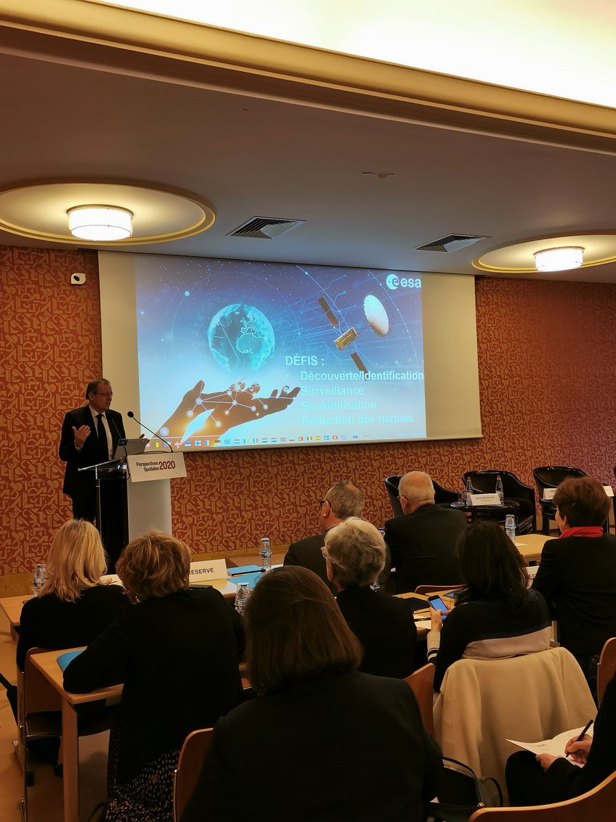 Novaspace_'s tweet photo. Johann-Dietrich Wörner, Directeur Général de l'@esa fait le bilan de la Conférence ministérielle de l'#ESA et présente les perspectives pour le secteur spatial européen. #PerspectivesSpatiales #Space19+ https://t.co/Oi5Jg4RUem