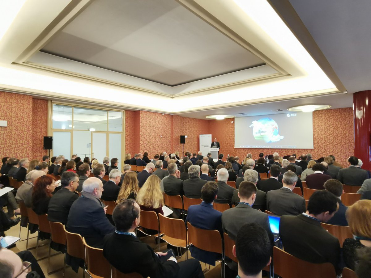 Novaspace_'s tweet photo. Johann-Dietrich Wörner, Directeur Général de l'@esa fait le bilan de la Conférence ministérielle de l'#ESA et présente les perspectives pour le secteur spatial européen. #PerspectivesSpatiales #Space19+ https://t.co/Oi5Jg4RUem