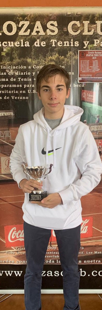 MMOSPORTSCLUB's tweet photo. 🏆🏆 nuevos trofeos para las vitrinas de nuestros jugadores. Asier Ayllón campeón infantil del Circuito Corredor Coslada y Gonzalo Tejada campeón infantil B de Las Rozas Club Tierra I. Enhorabuena a los dos, seguimos peleando🥇🥇🎾🎾 #cajamagica https://t.co/2Qcop0pMsA