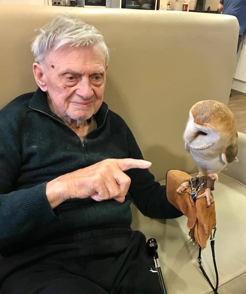 performing_pets's tweet photo. You cant get happier ladies and gents 😁more than when they are spending time with our monthly surprise visit from PerformingPets.
Today we had the owls 🦉, and everyone both staff and residents loved them. 👌another happy memory here at AshbrookCourt ❤ https://t.co/YGsYLqSVE3