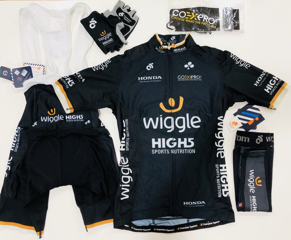 RochelleGilmore's tweet image. GIVEAWAY! Just retweet &amp;amp; follow me within 24hrs for your chance to WIN a new set of Cycling Kit! Size MEDIUM Jersey &amp;amp; Bib Shorts! Winner announced 7pm (AEST) tomorrow! #Retweet #Follow and 👍Good Luck 🤞