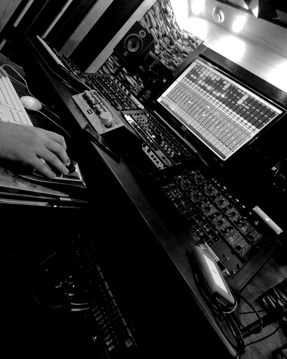 turokmusic's tweet photo. #dreamwork #musicproducer #mixingengineer #masteringengineer #2rockmusic #recordingstudio #soundbetter #protools #analogpower #2rockrecordings #hitfly #trancefamily #alexanderturok https://t.co/0hU5V9TDMu