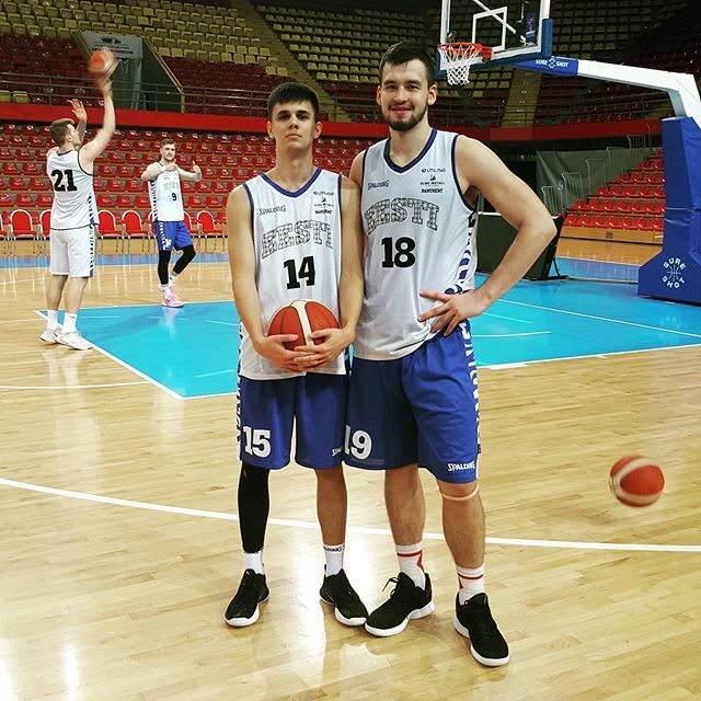 Tartu korvpall on tänaõhtuses koondisemängus kenasti esindatud. Kregor Hermet, Kristjan Kitsing, Janari Jõesaar ja Kerr Kriisa tõmbavad õhtul Põhja-Makedoonia vastu 🇪🇪 särgi selga ja läheb asjaks. 
Soovime nii koondisele kui <a href="/kregorhermet/">Kregor Hermet</a> , <a href="/kkitsing/">Kristjan Kitsing</a> , @… ift.tt/32fonzp