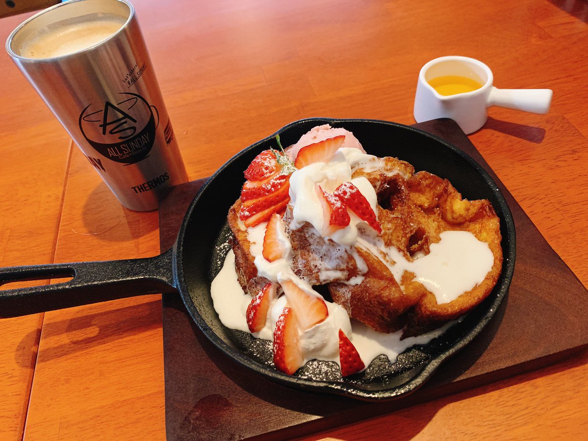 minirina2525's tweet photo. 三ノ宮散策♪
ALL SUNDAYに行ってきたよー‼︎
パウダールームを併設する新ジャンルカフェ☕️💄
落ち着いてメイクや着替えができる空間✨
カフェスペースで、看板メニューの "フレンチトースト ストロベリースペシャル🍓" 食べたよ😋
選べるスタイルから FRITTO を選択♪
美味しかった❣️
#ALLSUNDAY https://t.co/6N3LwRU0Oq