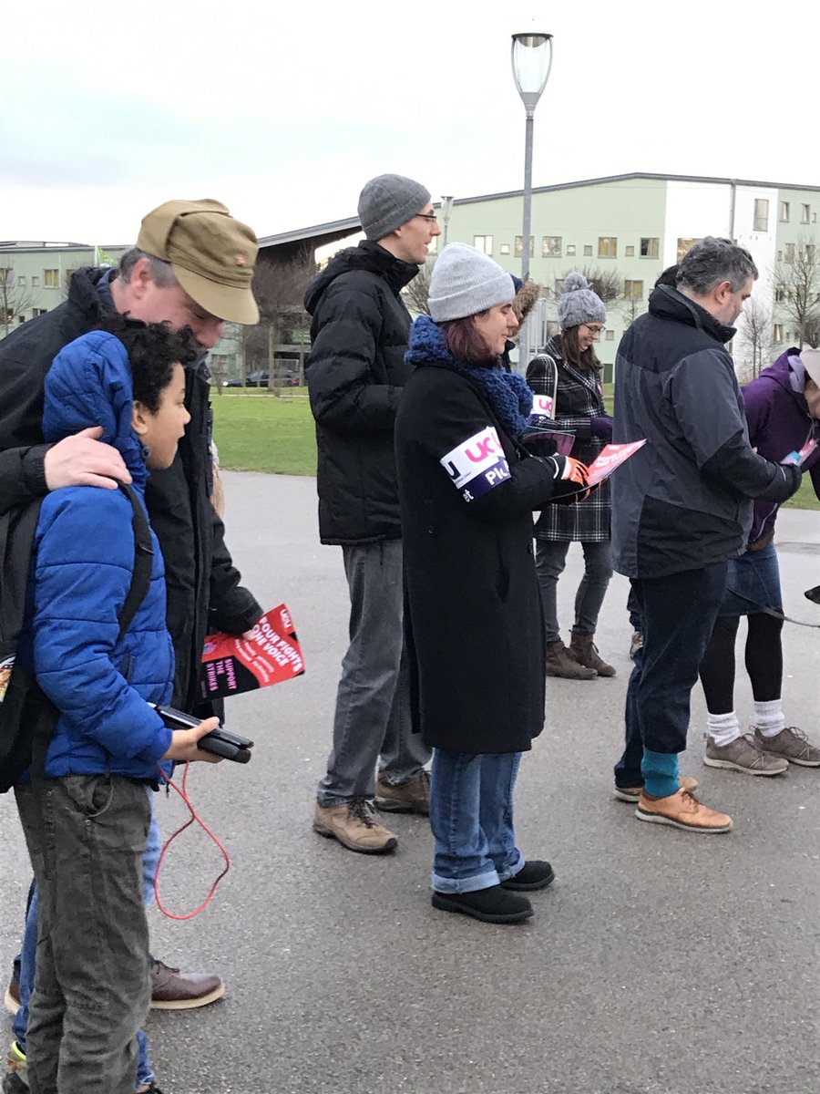 julieke070368's tweet photo. Picket line chatter at  Heslington  East ⁦@UcuYork⁩ ⁦@UCUYorks_Humber⁩ Good spirits and no rain (yet) https://t.co/qhzNeKSn9E