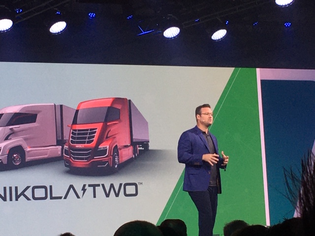 sustephan's tweet photo. Batterieelektrischer Antrieb oder #Brennstoffzelle? Die Kombi macht's, sagt Nikola Motors-Chef Trevor Milton. Der Pickup Nikola Badger schafft mit Akku plus Zelle angeblich fast 1000 Kilometer Reichweite. #Elektromobilität #BCW20 https://t.co/MAHfSddiY9