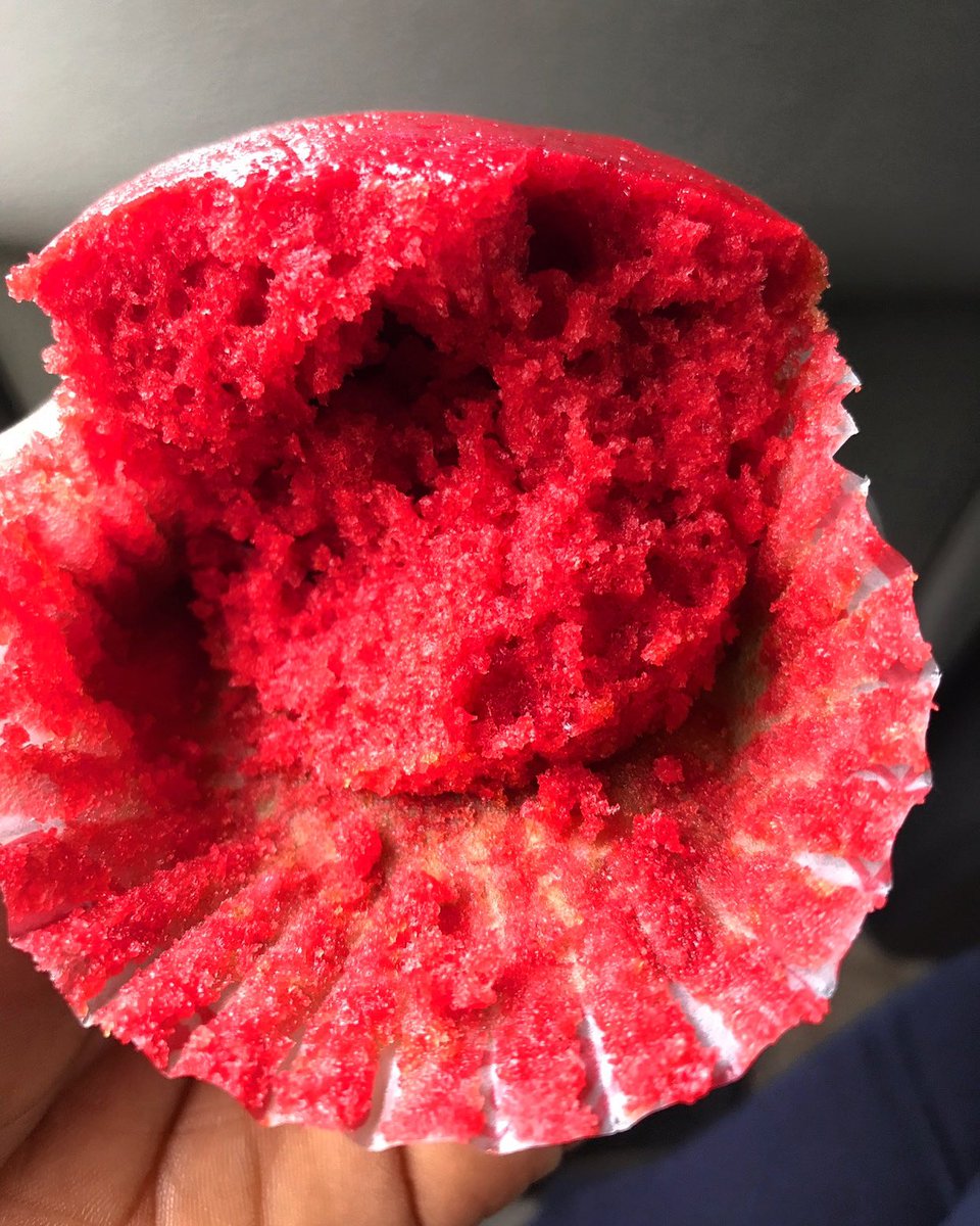 SweetMrsM1's tweet photo. This is for you Redvelvet cake lovers 💕
#cupcakes #redvelvetcake #sweetbakes #cakesinlagos #9jabaker https://t.co/xxox2Y7d4i