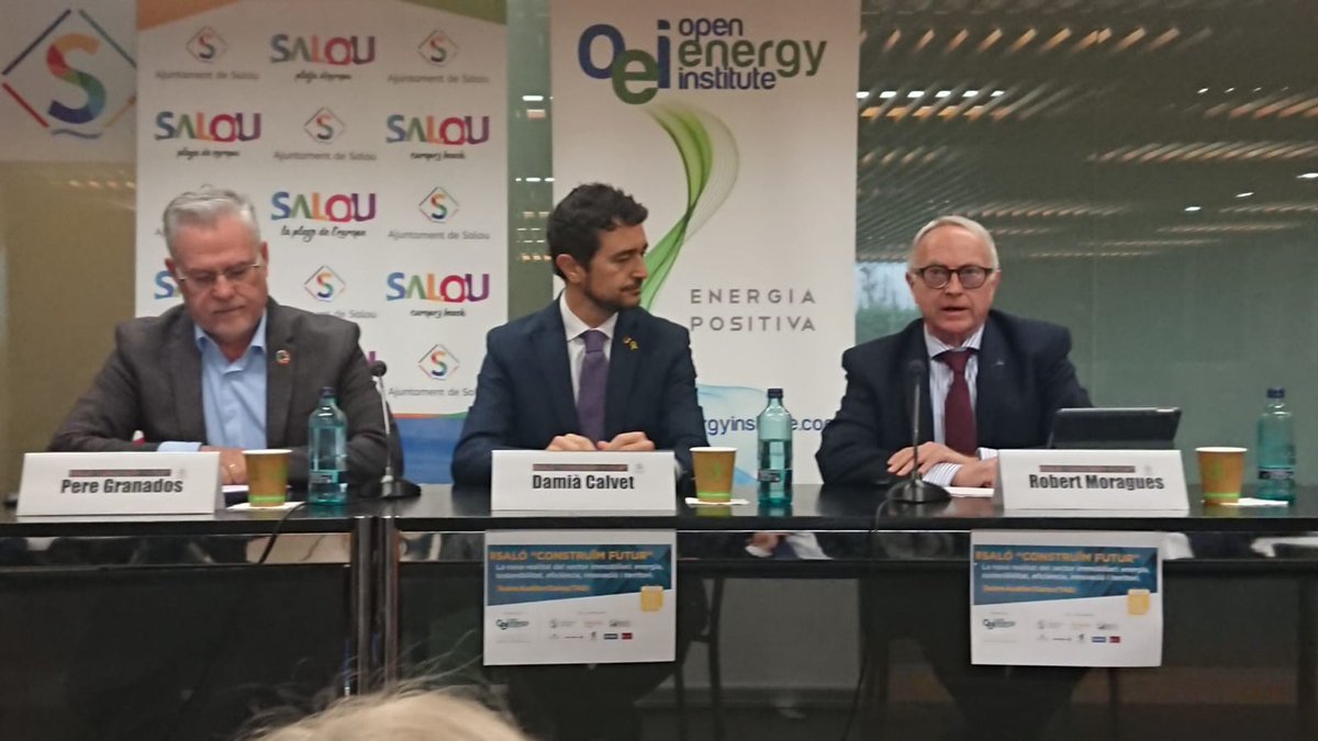 ITeC_cat's tweet photo. @damiacalvet, Conseller de Territori i Sostenibilitat de la @gencat, @PereGranados, Alcalde de Salou, i Robert Moragues, Director de @bamboopress, inauguren el Saló Construïm Futur, en el que participa @licialfaro amb la seva conferència "L'únic futur possible: el #sostenible". https://t.co/V1JviVHq1L