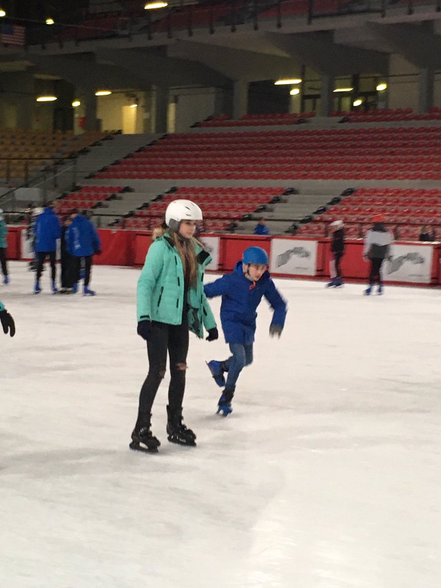 pe_TGS's tweet photo. Fun on the ice! #havinganICEtime https://t.co/vxXpDv9UuF