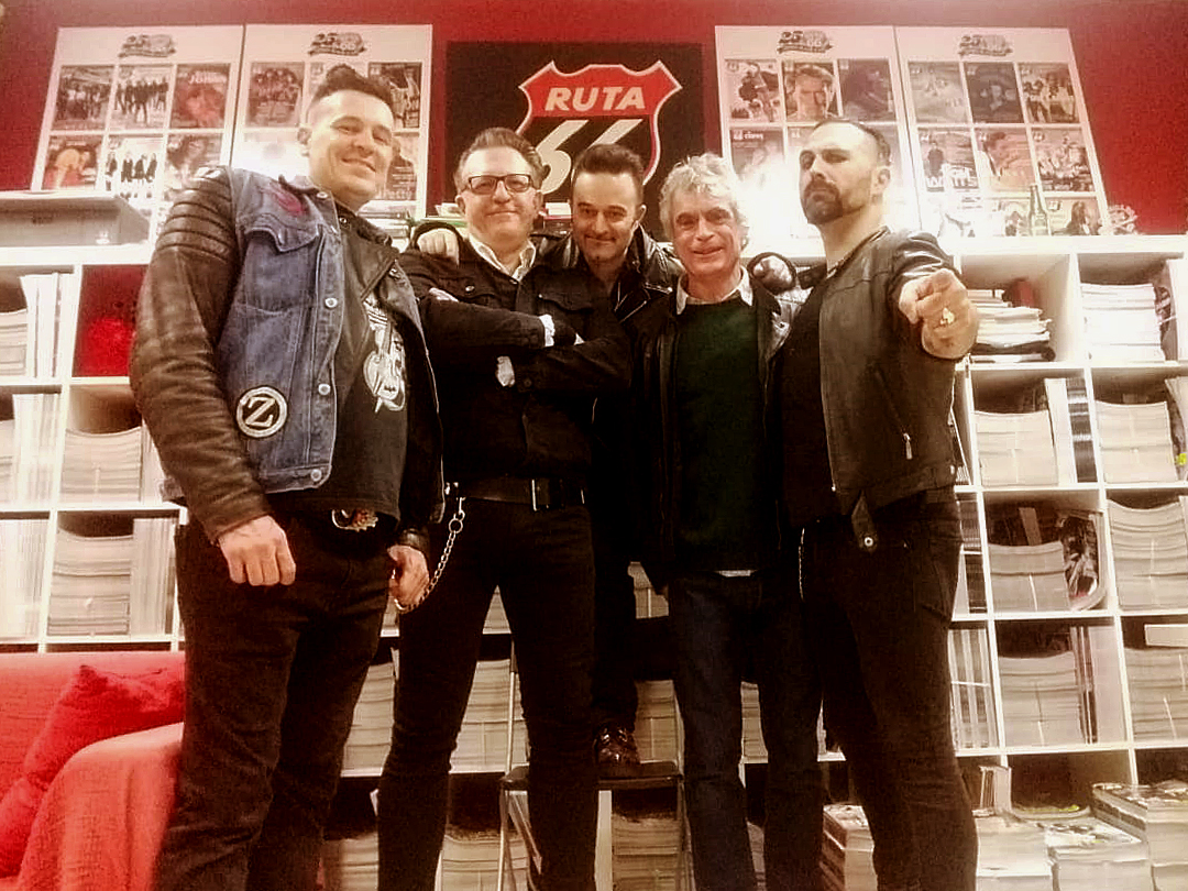 15.02.2020
Después de un bolo caliente en la sala &lt;a href=&#34;/RocksoundBcn/&#34;&gt;ROCKSOUND BCN&lt;/a&gt;, Jorge Ortega -director de &lt;a href=&#34;/ruta66mag/&#34;&gt;Ruta 66&lt;/a&gt;-, nos invita a visitar la redacción de la revista.  Sanctasanctórum!!
Thanks a lot, Jorge!
theboodevils.com
