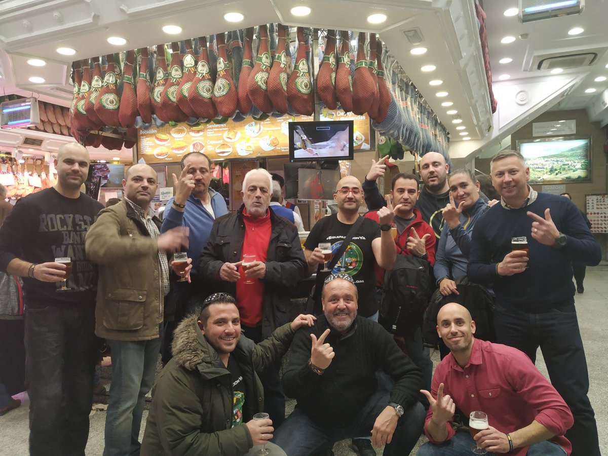 lauraupr's tweet photo. Los de @JupolNacional comiendo jamones con el dinero de los afiliados,  mientras los policías sufriendo con sus engaños y despropósitos ¡Viva el jamón y el vino! 
#JupolEsEstafa 
#Jupol
#EquiparaciónYa 
#EquiparacionYaSinExcusas 
#EquiparacionSalarial https://t.co/7AyqoFvBgo