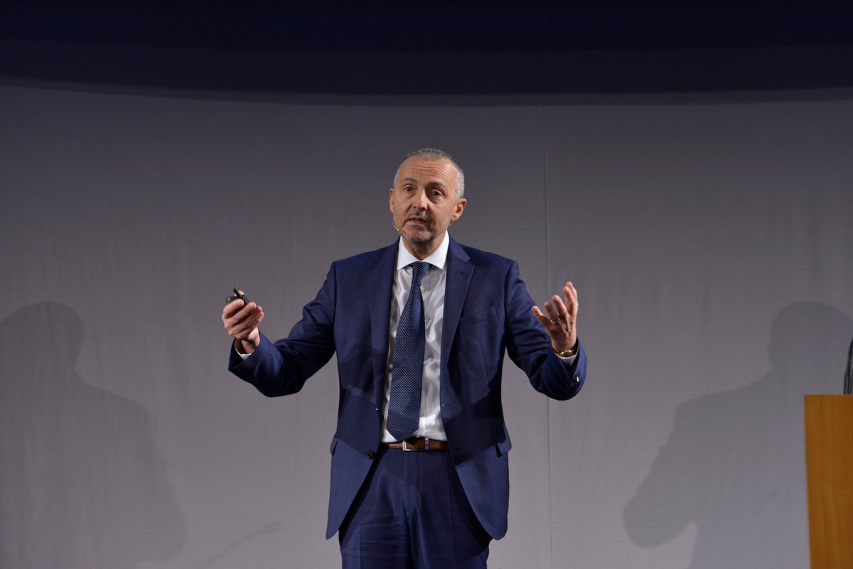 werkstoffplus's tweet photo. Zum Thema #Leichtbau gab es gleich mehrere Vorträge: Dr. Hillebrecht @EDAG zeigte die Notwendigkeit in der #Automobilindustrie und Werner Loscheider vom #Bundesministerium für #Wirtschaft und #Energie sprach über das Leichtbautransferprogramm der #Bundesregierung. #WPA2020 https://t.co/qNmkdePJvr