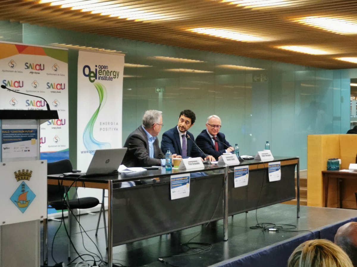 eicon_sl's tweet photo. Comença ja el 2n Saló construïm futur amb l'alcalde @PereGranados de @AjuntamentSalou i el conseller @damiacalvet
de @territoricat i en #RobertMoragues de @OEI_SmartCities.
 Organitza @OEI_SmartCities i @bamboopress https://t.co/ck8FwBHudR