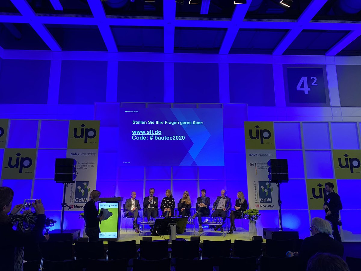 BuildForFuture's tweet image. Lothar Fehn Krestas, MinDirig. im Bundesministerium des Innern, für Bau und Heimat:

„Viel Förderung, Anreize, und die Wildcard CO2-Bepreisung, die sukzessive anwachsen wird“
#bautec2020 @bautec_Berlin #BuildForFuture