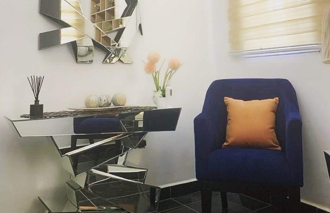 struct_spaces's tweet photo. The touch of Royal Blue to this space makes it pop! Chairs produced by yours truly. #TeamStructuredSpaces https://t.co/5n7PwCEYRz