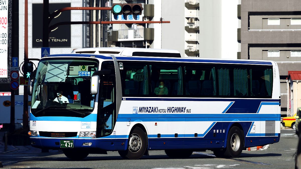広島好き Twitter પર 宮崎と鹿児島へ向かう各社高速バス 白基調の塗装が多い中 ｊｒ九州バスの赤一色は目立ちます 宮崎交通 427 Qtg Ms96vp 434 Qrg Ru1esba 鹿児島交通観光バス 1538 Ldg Rd00 ｊｒ九州バス 4166 Lkg Ms96vp 1 1 福岡市中央区 T