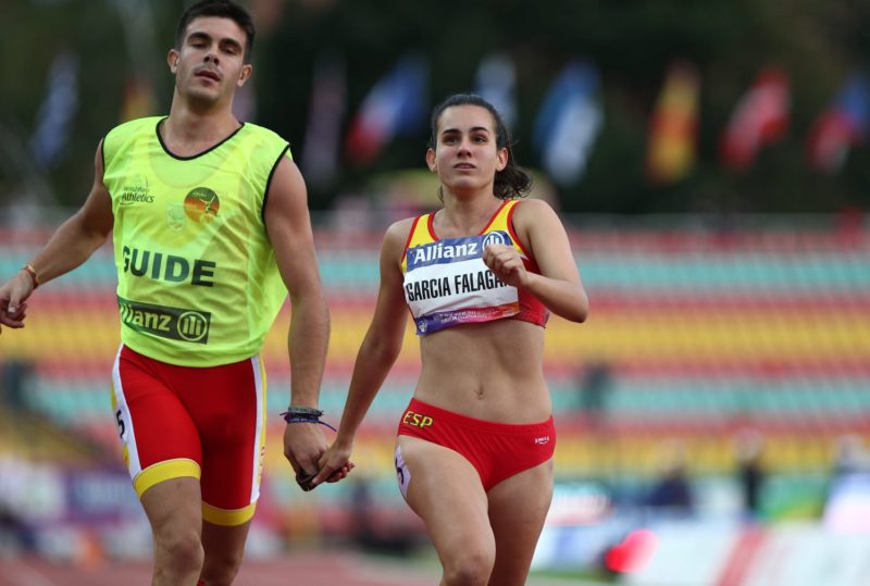 gsdalcala_dir's tweet photo. #Primaria
Ayer estuvo con nosotros Alba García, atleta campeona del mundo sub 20 paralímpica. Los alumnos de 6º trabajaron con ella contenidos de EF. Además se sensibilizaron con los diferentes tipos de discapacidad fomentando, la empatía y el respeto. https://t.co/V8m3pZ17aD