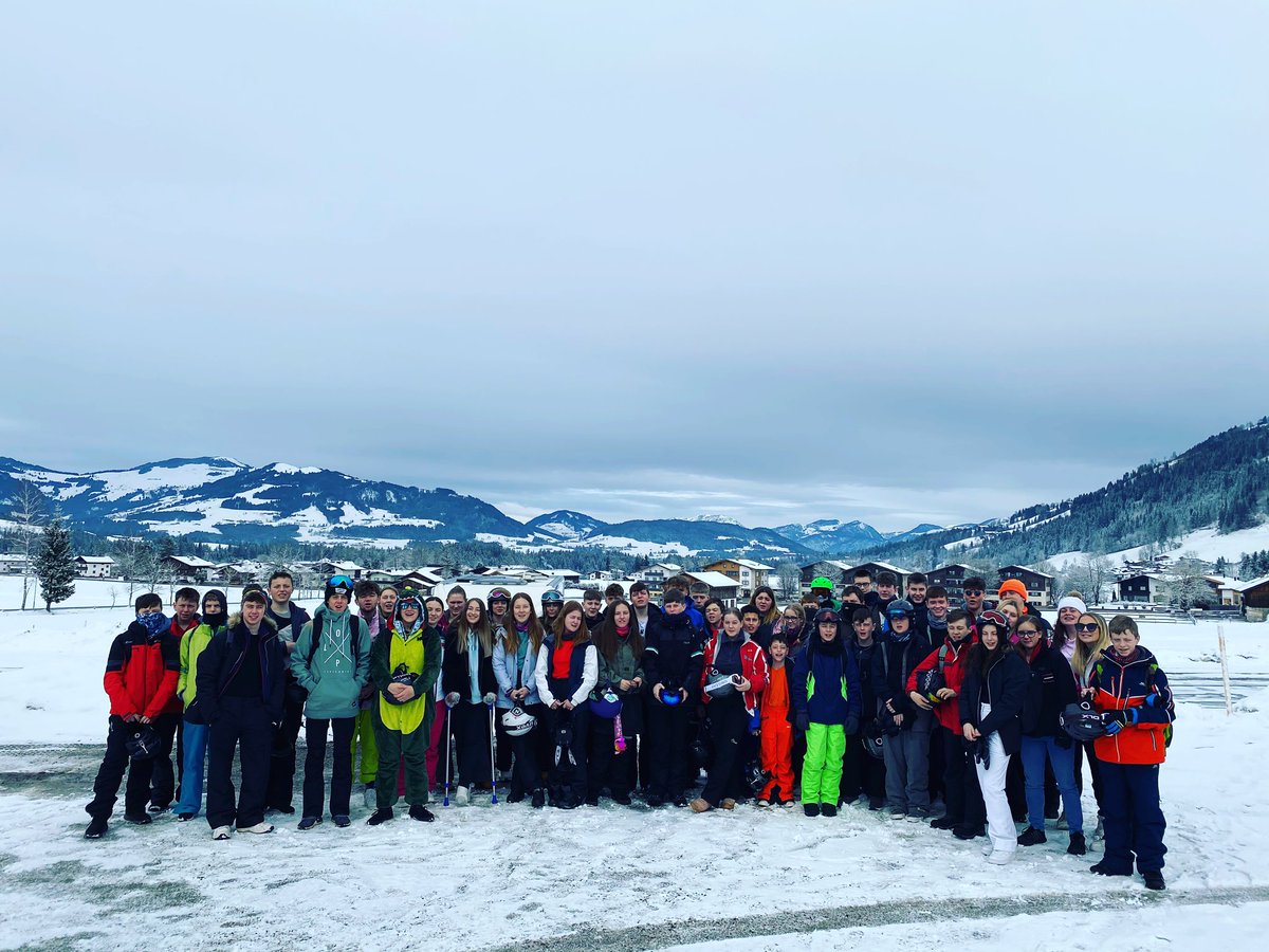 321skirep's tweet photo. Super! Conditions here today in #westendorf are good, the snow came down last night so it’s even more a beautiful winter wonderland. #wyedeanschool #321ski #westendorf  #skiwyedean https://t.co/PCGvuT96Uy