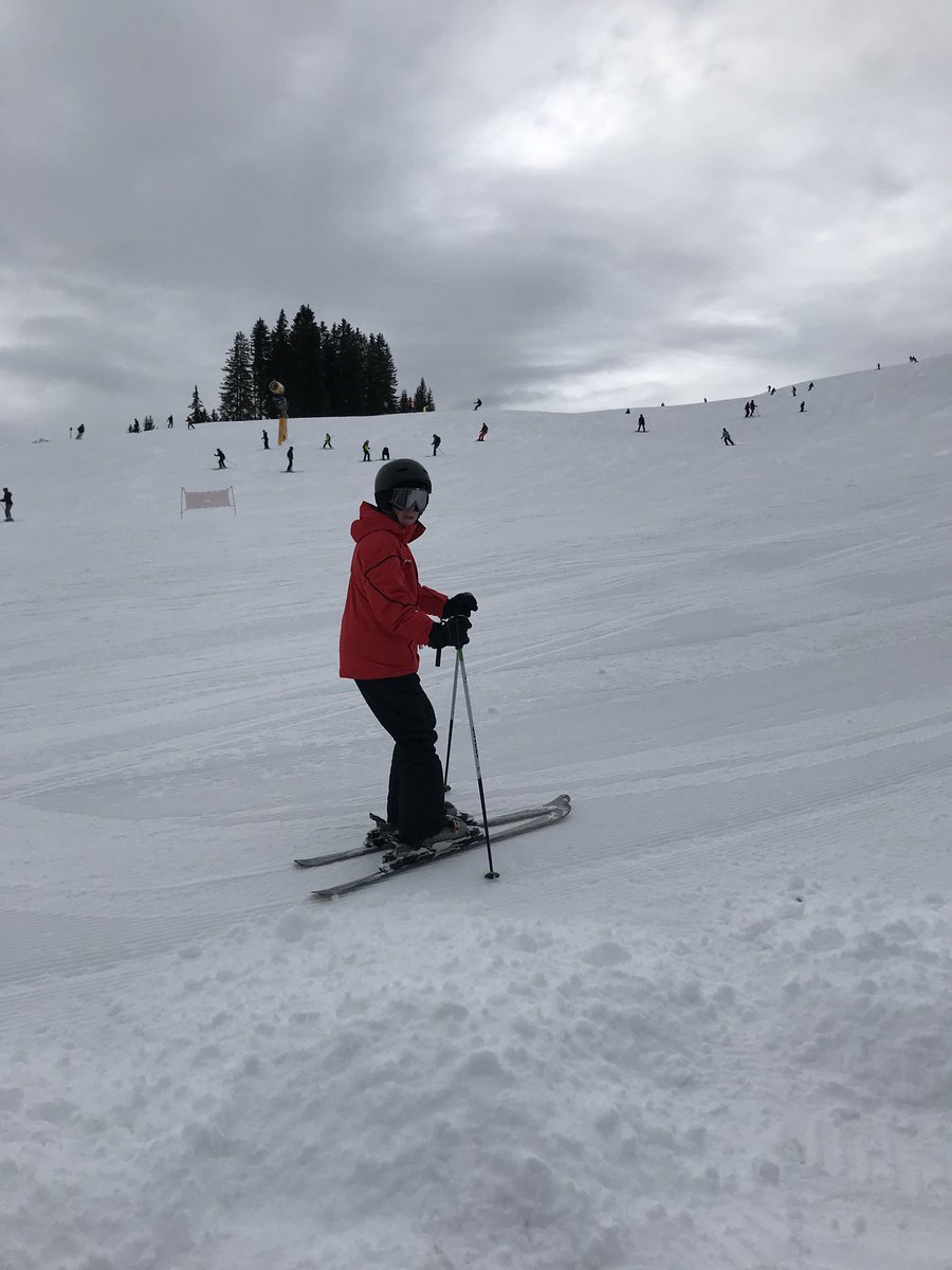 ysgoljohnbright's tweet photo. Amber’s group are flying this morning - some brilliant skiing!!! #Tekkers #YJBSki ⛷🇦🇹 https://t.co/xiBINDbDcp