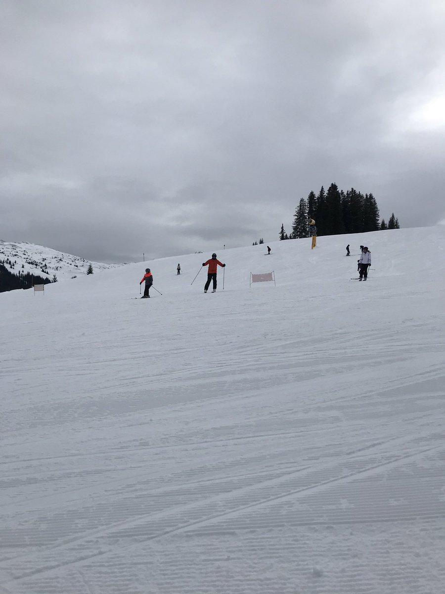 ysgoljohnbright's tweet photo. Amber’s group are flying this morning - some brilliant skiing!!! #Tekkers #YJBSki ⛷🇦🇹 https://t.co/xiBINDbDcp
