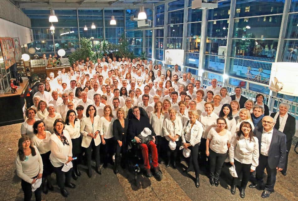 Samuel_Soulier's tweet photo. - 221 colistiers
- 50 de moins de 35 ans
- 1 candidat : @blanc_etienne
- 1 objectif : #ObjectifLyon
- 1 projet : Donner un nouveau souffle à #Lyon
- 1 équipe : #BleuBlancLyon
- 1 échéance : le 15 mars 2020. https://t.co/hn98UAQzwz