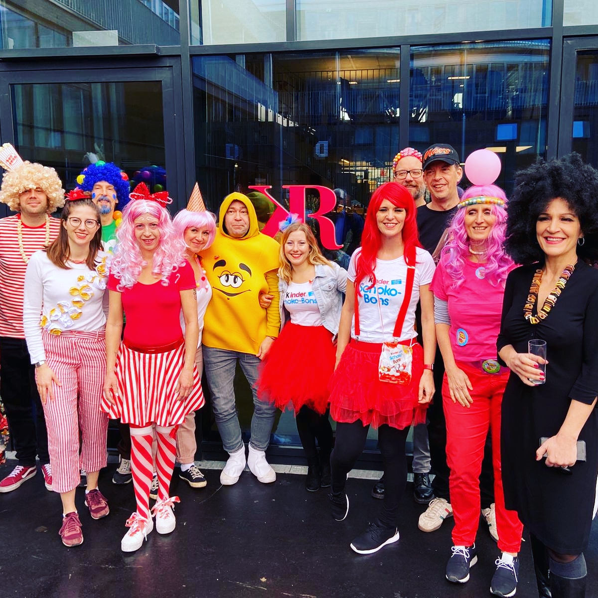 KammannRossi's tweet photo. Los geht's! #Weiberfastnacht #alaaf #stadtmitk #immerimmerwidder https://t.co/bjoULGpwR2