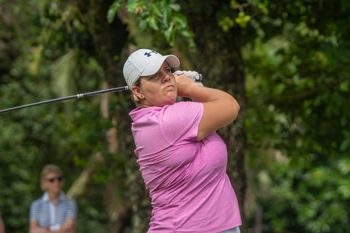 womensmastersSA's tweet photo. @jt_golf takes the lead on -2 as @Cgorlei slips to -1! @StandardBankZA 💪

📸: @golfshan17
 
#SAWomensMasters
#SunshineLadiesTour
#ItStartsHere
#InvestecGolf https://t.co/dle1aNyf1Z