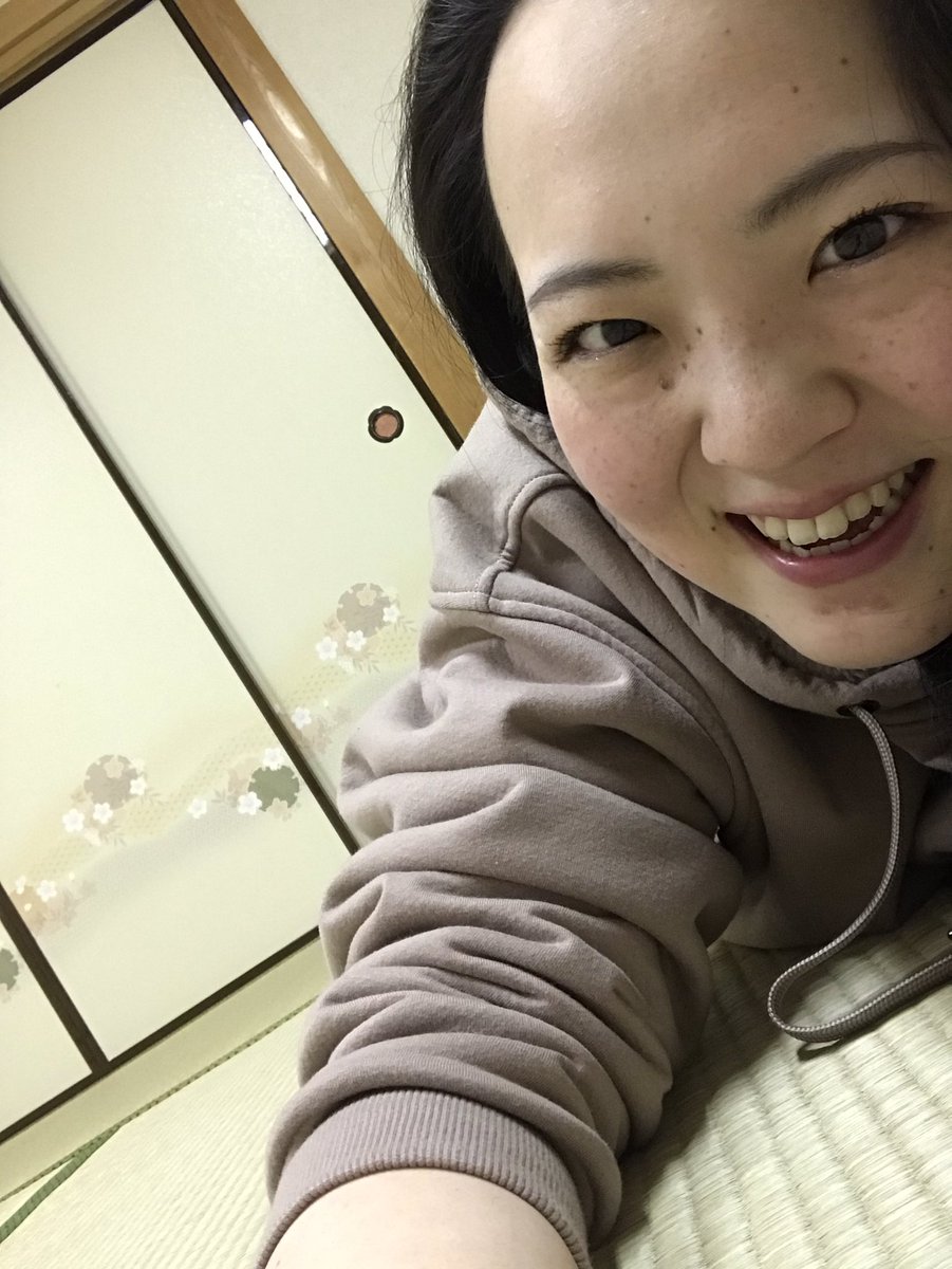 elly_katayama's tweet photo. 初稽古!ドキドキですな!!
珍しく和室なのでちょっとテンション上がってる一番乗り←
わたしゃ複数役やりますよ!!✨
#演劇集団向こう岸
#たぶん明日も
#hcafe https://t.co/c6NOgPZpHs