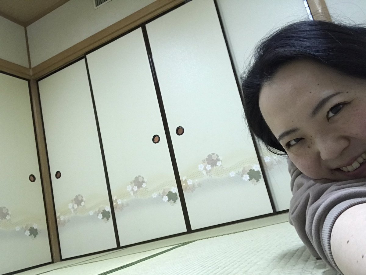 elly_katayama's tweet photo. 初稽古!ドキドキですな!!
珍しく和室なのでちょっとテンション上がってる一番乗り←
わたしゃ複数役やりますよ!!✨
#演劇集団向こう岸
#たぶん明日も
#hcafe https://t.co/c6NOgPZpHs