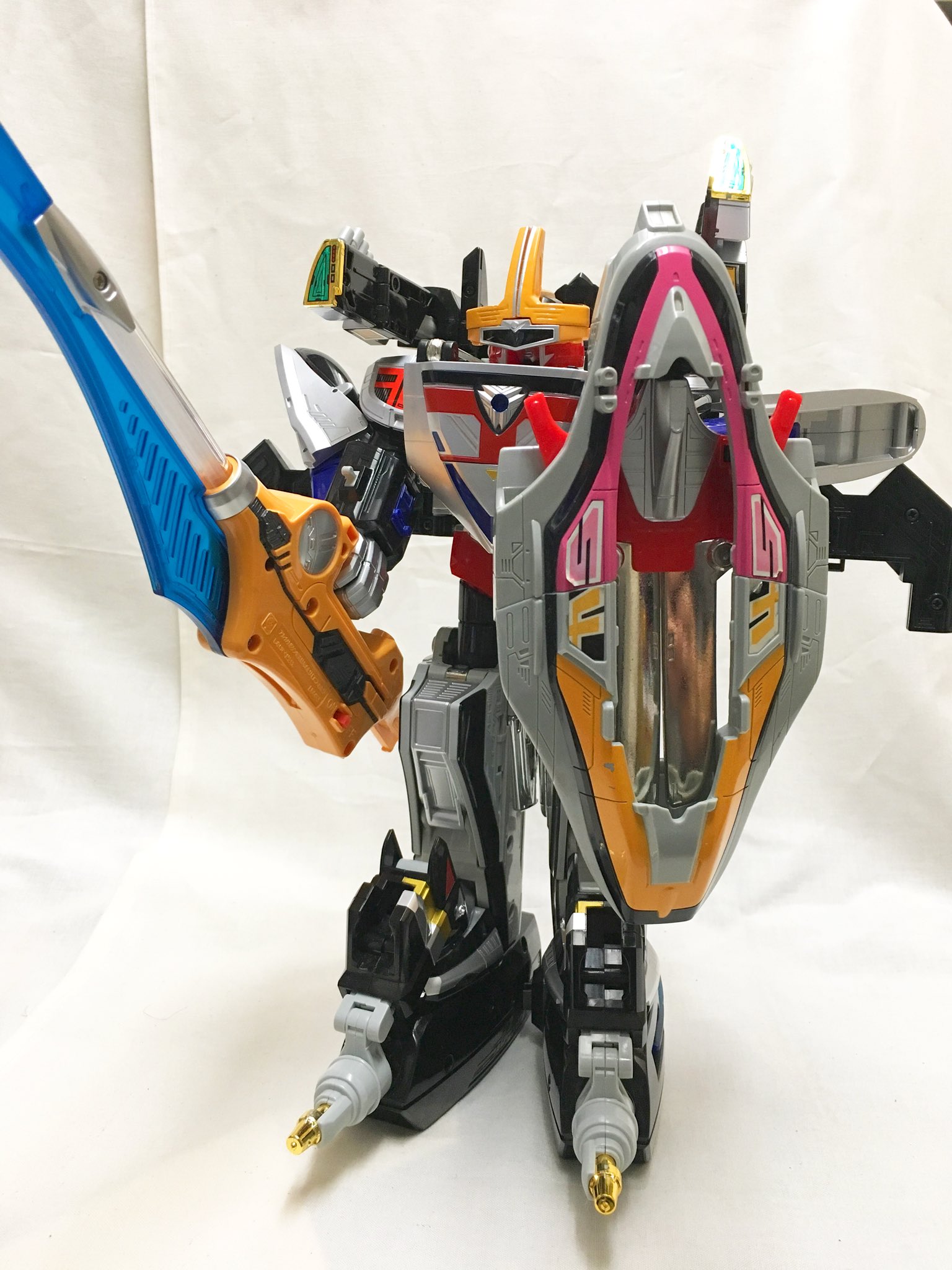 Battchi Dx俺合体 タイムロボシャドウa ついにレビューする時が来ました 戦隊ロボ史上最高レベルの超絶ギミックを備えたスーパーロボット タイムロボ Amp タイムシャドウです ๑ ᴗ じっくりレビューしますので 是非スレ先もお付き合い下さい