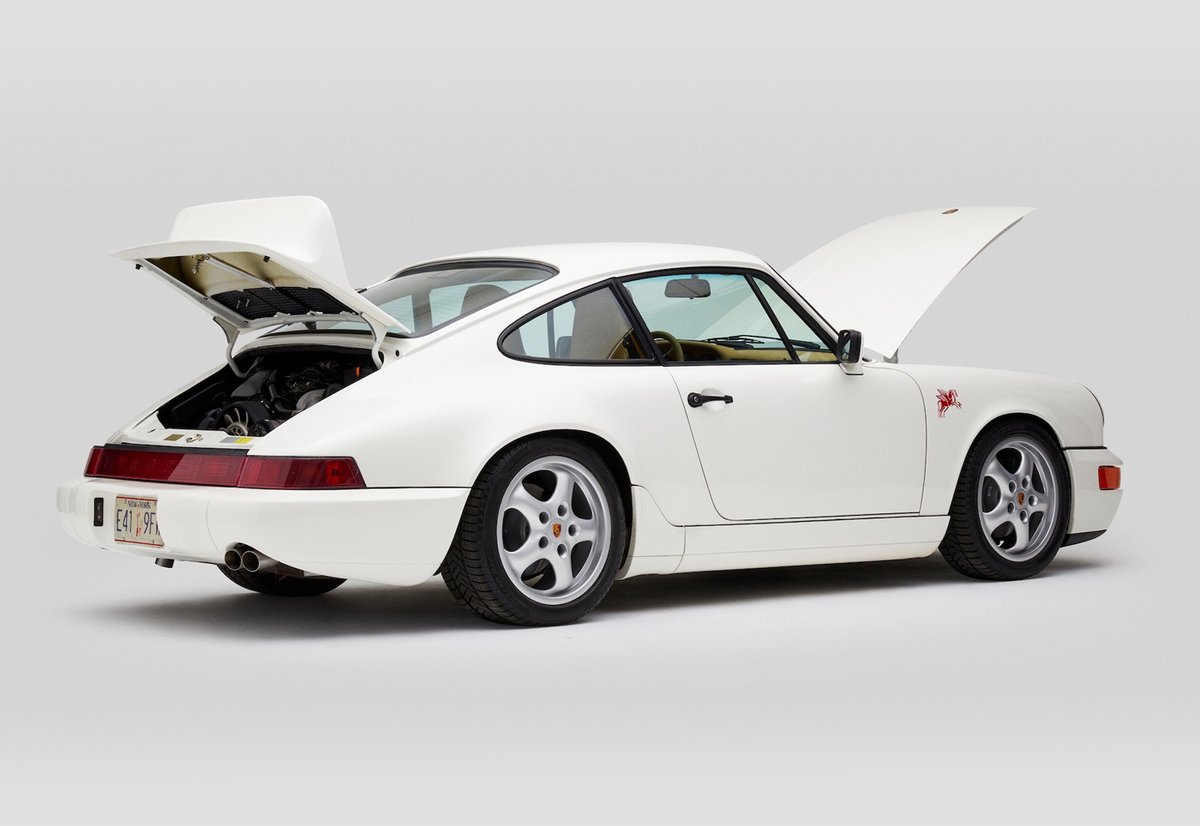 This gorgeous restored 911 Carrera4 (type 964) is owned by Teddy Santis, founder and creative director of the New York fashion label Aimé Leon Dore. Nice eh? #classiccars