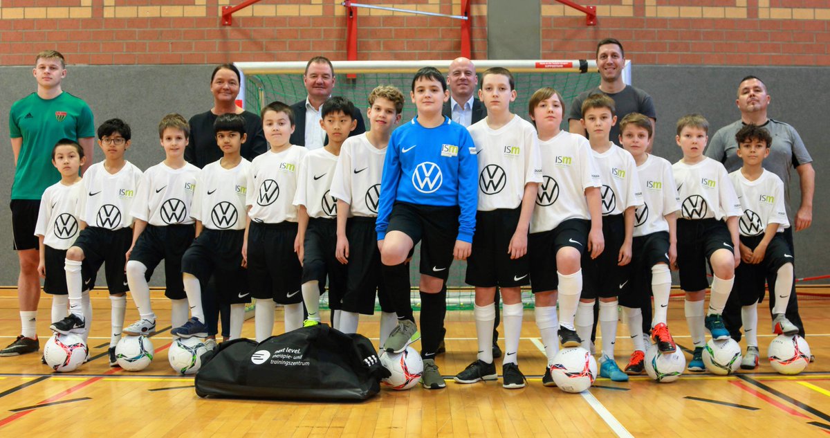 A big #ThankYou to Autohaus Vossiek for sponsoring new soccer jerseys to our #ismainfranken Soccer-Club and to next level.running for sponsoring the matching sports-bag.
#schweinfurt #soccer #mainfranken #autohausvossiek #nextlevelrunning