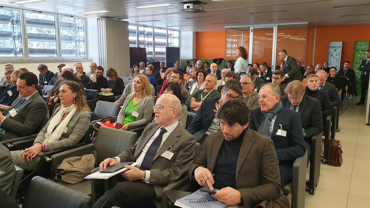 minuscole's tweet photo. "Oggi il consumatore è più attento al valore percepito e all'affinità con il brand" Alessandro Villa, CEO @Elmecsolar introduce i lavori del convegno realizzato con @KPMG_Italy https://t.co/NWSvJwwW5m