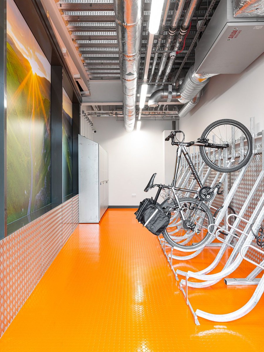 1NorthBank's tweet photo. Here at 1 North Bank, we have you covered for those cold winter morning commutes, we provide wet-to-dry lockers, individual power showers with changing cubicles and indoor cycle storage! #hasslefree #sheffieldissuper #shoutaboutsheff #officespace https://t.co/jvzMWUjNTB