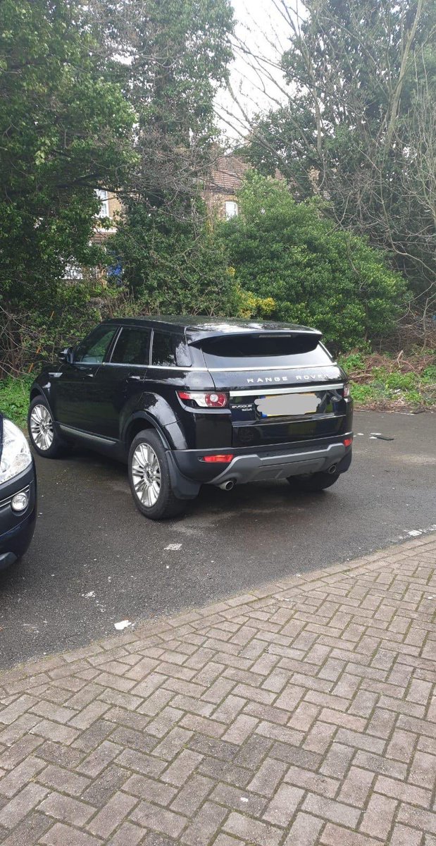 PCs Thomas and Dukelow have located this stolen #RangeRover from @metpoliceuk area displaying false plates whilst on proactive patrols this morning. It will be recovered to the grateful owner @essex_crime @essex_sviu