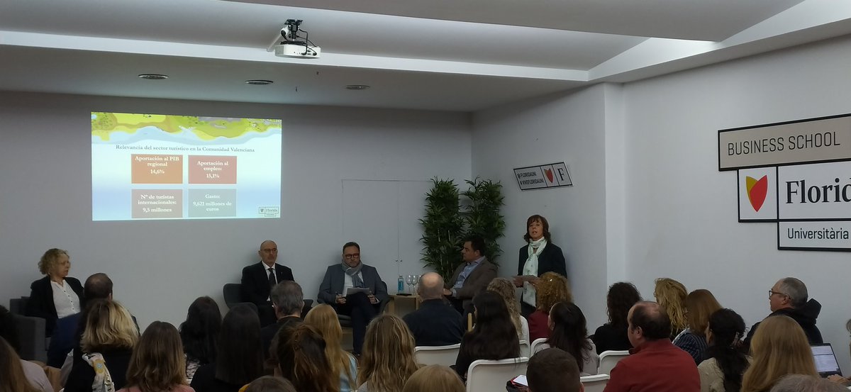 lmateu's tweet photo. #Turismo GIHo "es necesaria la atención a las personas usuarias de servicios turísticos , con el fin de proporcionar la mayor satisfacción posible de sus expectativas de acuerdo con los valores que nos identifican como sociedad abierta y mediterránea.” @floridauni https://t.co/HwqTowAtVk