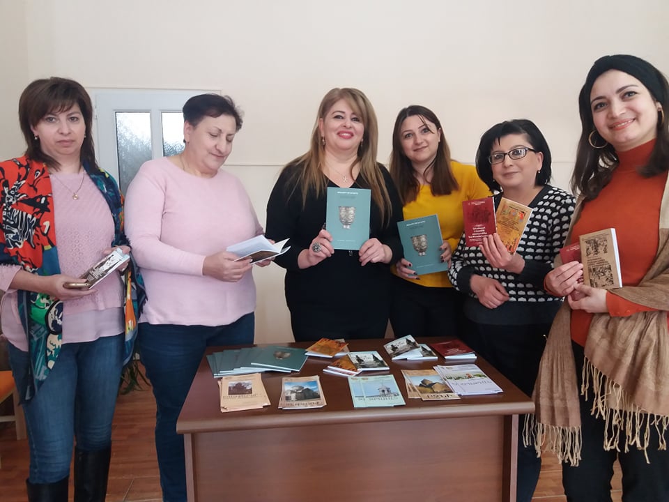 Գիրք նվիրելու օրը սիրված տոն է դառնում Հայաստանում։ #գիրքնվիրելուօր #Գիրքը_նվեր #donationday 📖📖 
Նվերներ ստացանք Հրազդանի երկրագիտական թանգարանի տնօրեն Աշոտ Գևորգյանից։
<a href="/KotaykRegLib/">kotaykreglib</a>