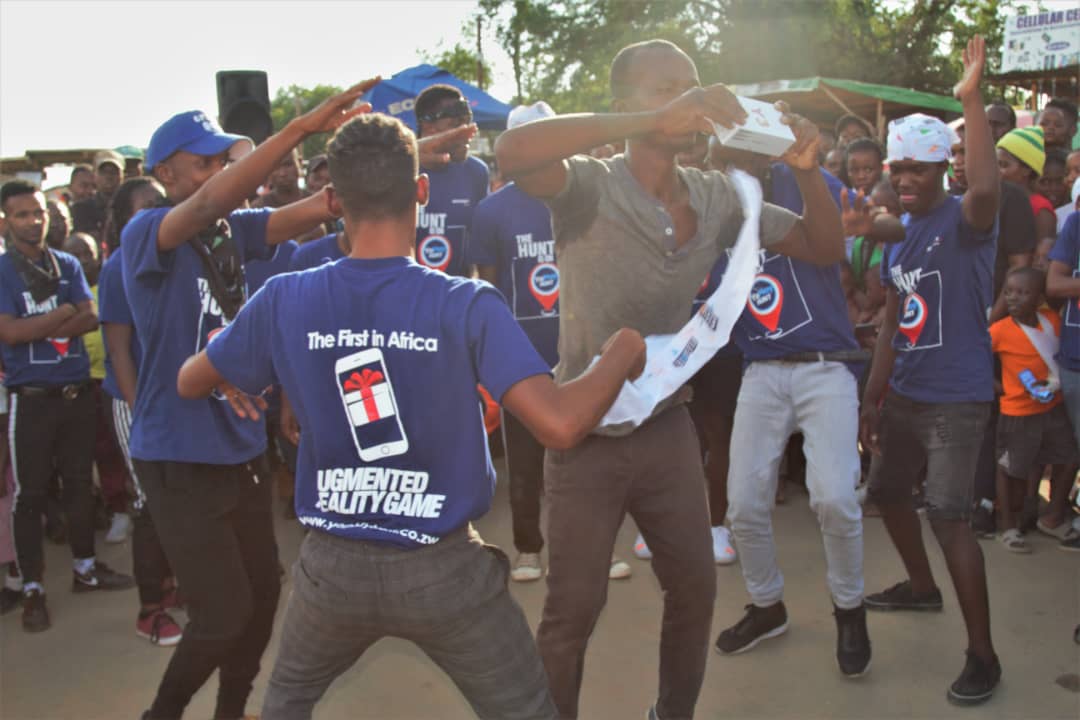 econetzimbabwe's tweet photo. Congratulations to Shingai Tafirenyika our Chitungwiza #YoPlayHunt Samsung TV winner 🥳🎁 and our spot prize winners who walked away with smartphones.

Be a winner in this augmented reality game.

Simply go to https://t.co/95VztPDtdF subscribe &amp; hunt.

Happy hunting! https://t.co/eISzn8v0is