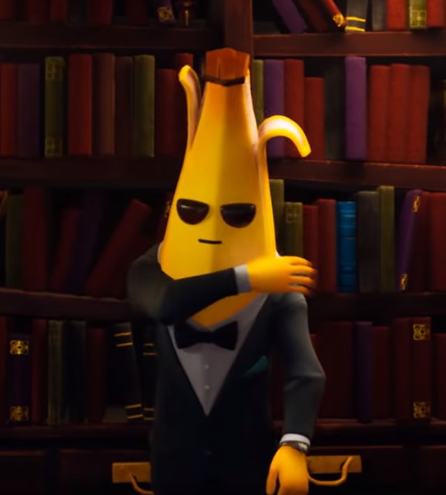 swaywtw's tweet photo. Banana in a suit? He do be meaning business doe 😳 https://t.co/mmOCSLEXak