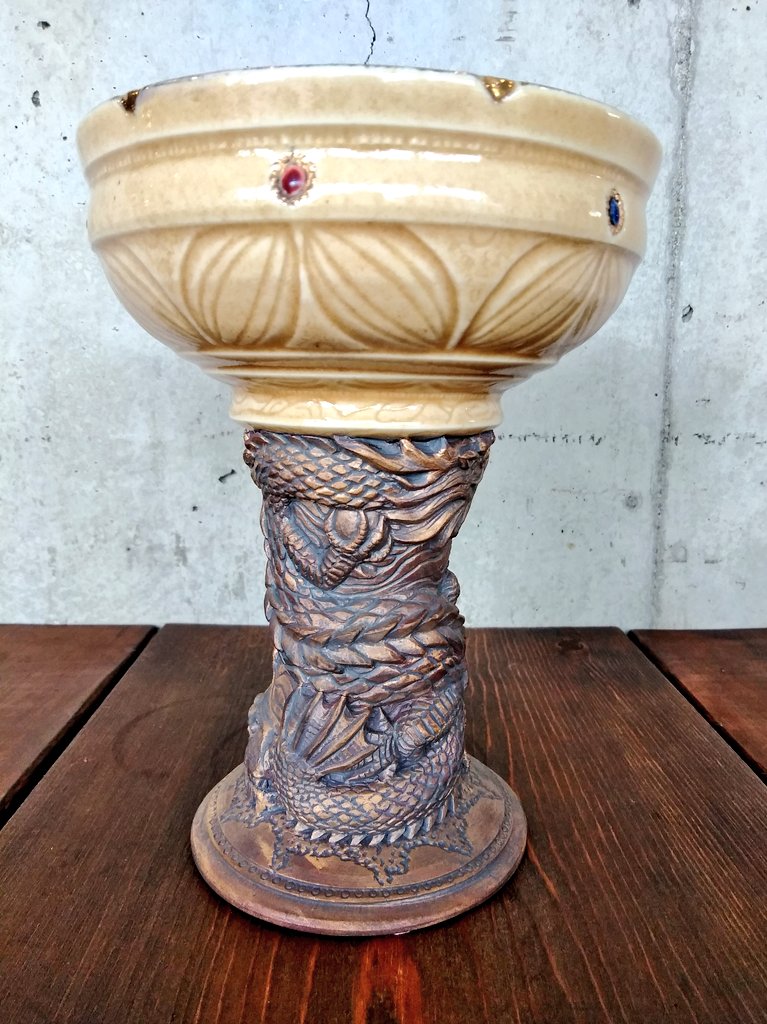 ArtifactOono's tweet photo. 器形の彫刻シリーズ 『龍の高杯』
#Oonoartifact #ceramic #pottery #磁器 #龍 #doragon #陶芸 #陶彫 #高杯 #Highcup https://t.co/PGqkZ1SPcv