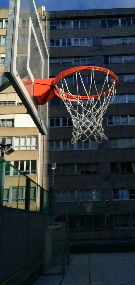👏 vuelve a  sonar #chooooof 🏀 gracias <a href="/ConcelloCoruna/">Concello da Coruña</a> y <a href="/coruna_deportes/">A Coruña Deportes</a>   por la reposición de las redes de 🏀 y ⚽ en #plazaRecife y a <a href="/beatrizfrancoc/">Beatriz Franco</a> por la difusión #AcuseDeRecibo