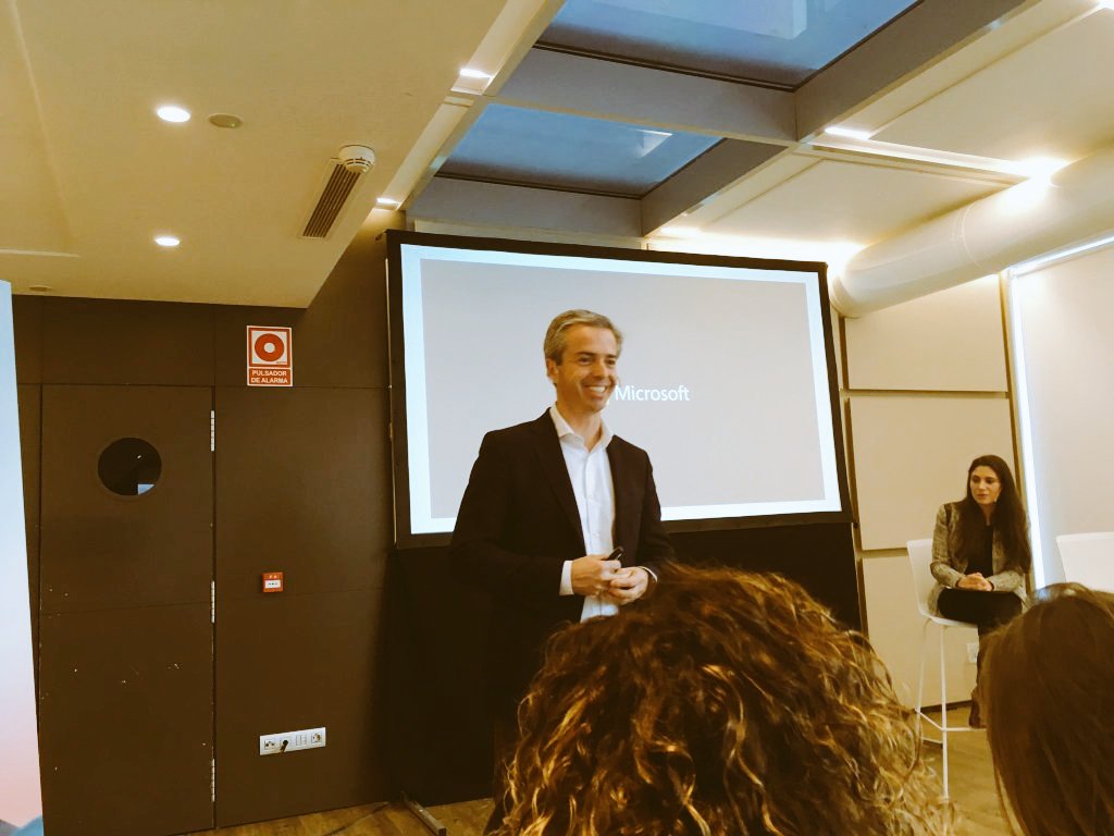 lauramaria_vaz's tweet photo. "No llovía cuando Noe construyó el arca. Las empresas deben estar preparadas para la crisis de reputación que devienen de la seguridad de las nuevas #tecnologías y el secuestro de identidades", dice @EmilioIturmendi de @MicrosoftES en #IVforoMK de @APDasociacion y @markea_gal. https://t.co/KqU7Me48jC